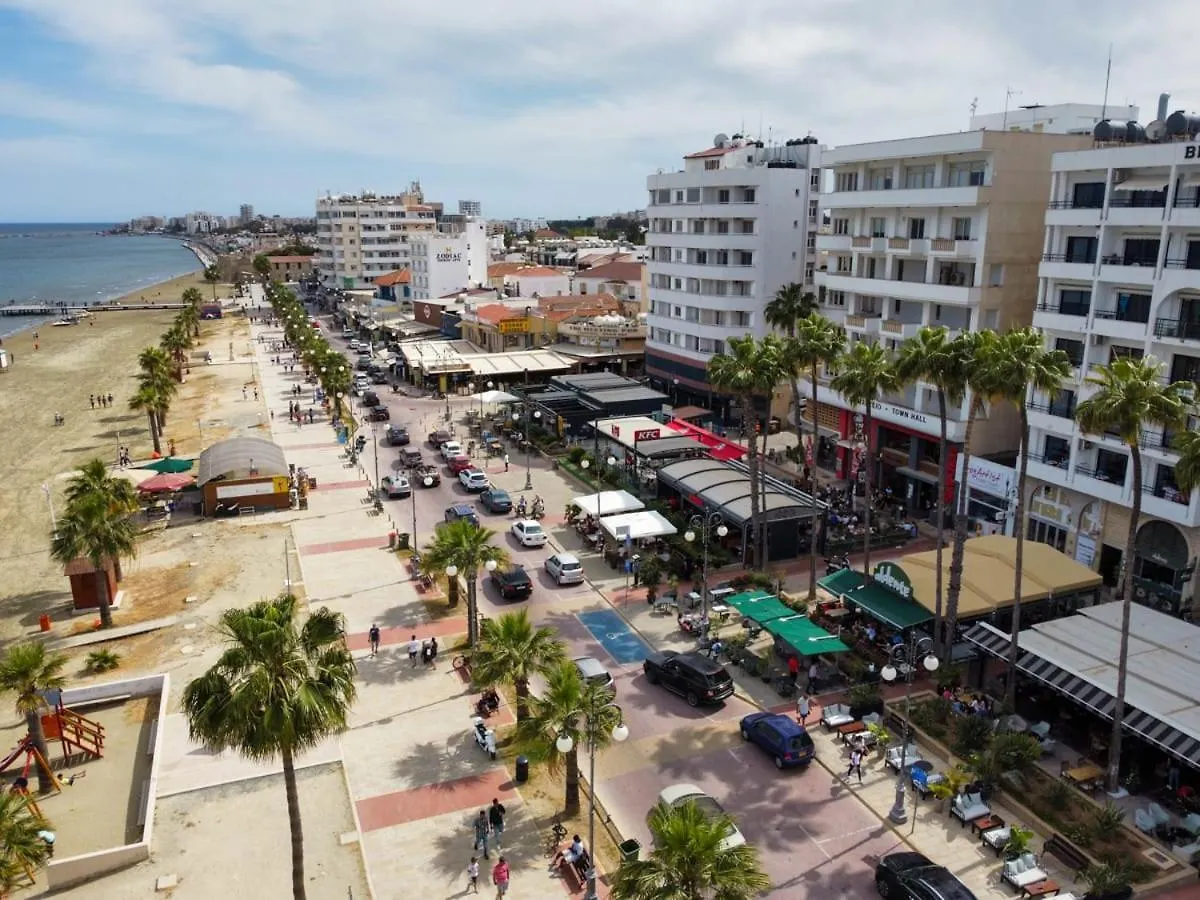 Albert'S Apartments Larnaca Kıbrıs