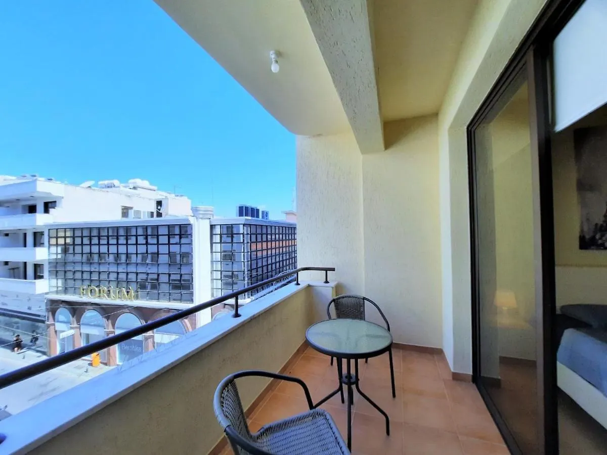 Albert'S Apartments Larnaca