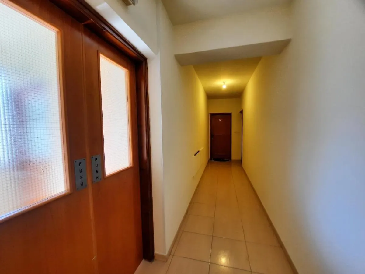 Albert'S Apartments Larnaca 0*,
