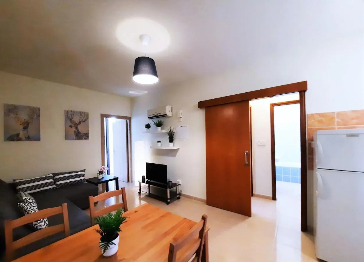 Albert'S Apartments Larnaca