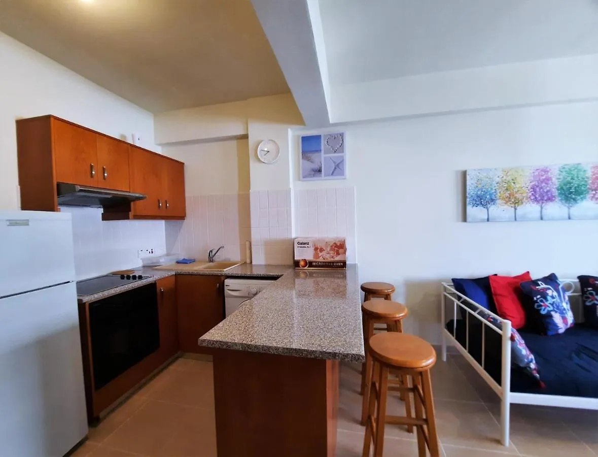 Albert'S Apartments Larnaca