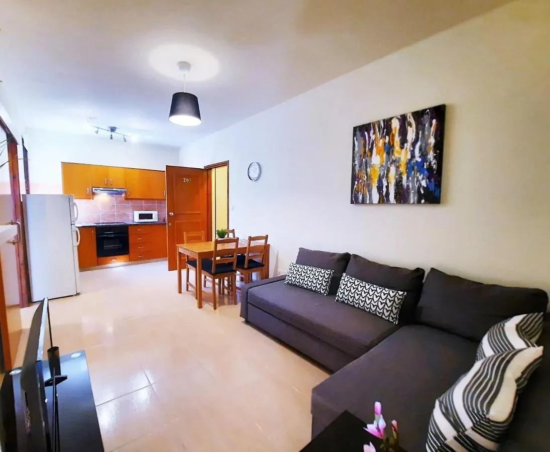 Albert'S Apartments Larnaca