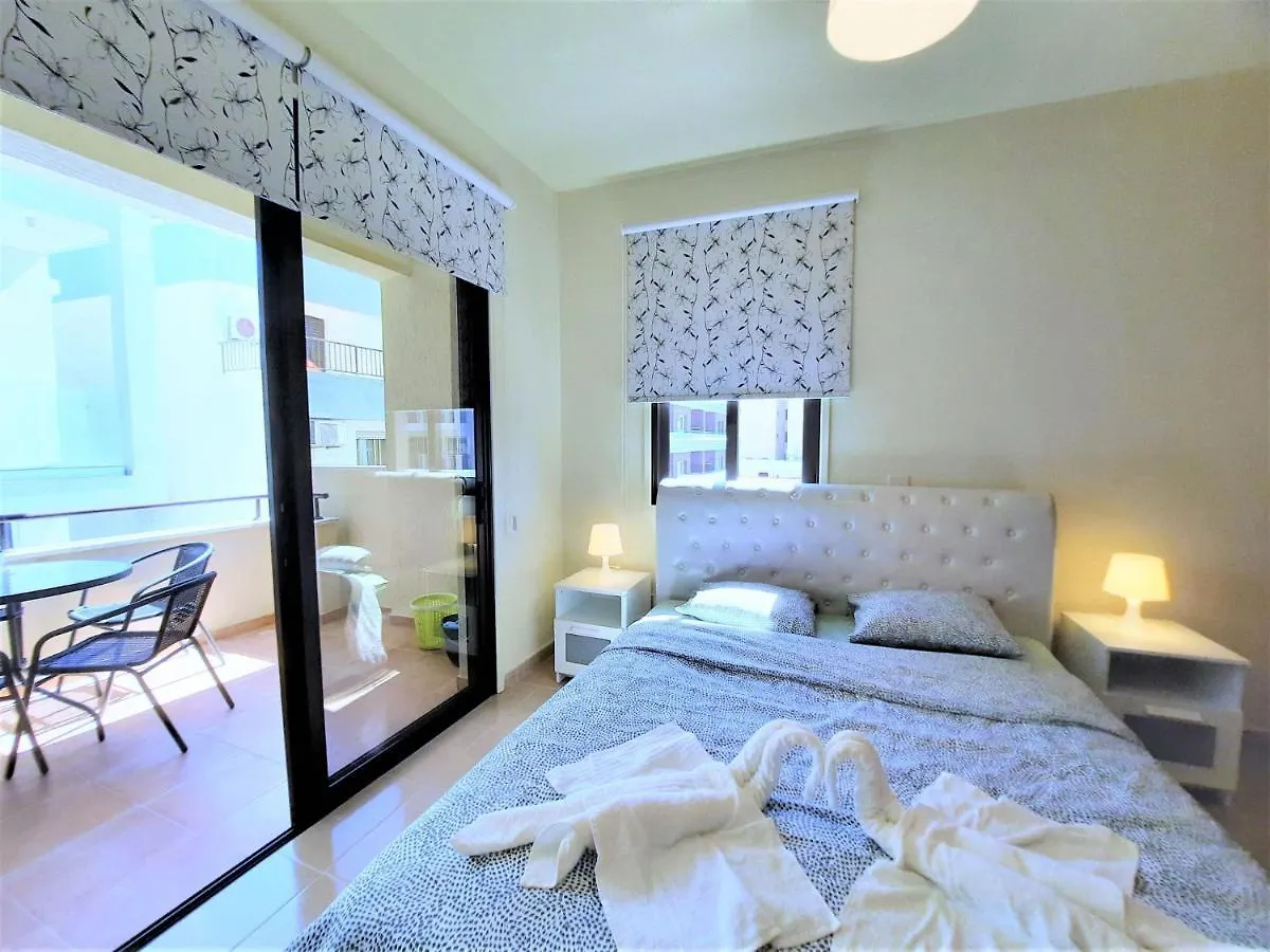 Albert'S Apartments Larnaca