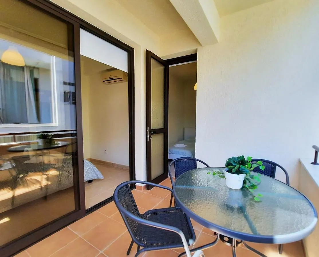 Albert'S Apartments Larnaca