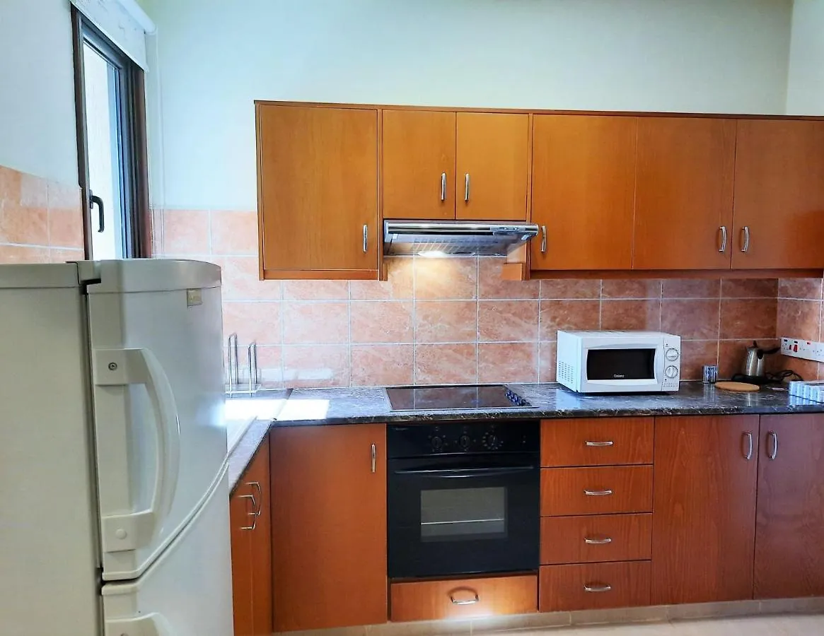 Albert'S Apartments Larnaca