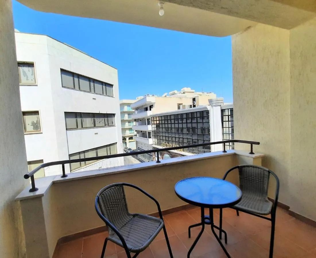 Albert'S Apartments Larnaca